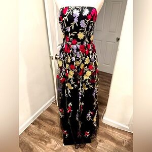 City Studio Strapless Floral Embroidered Gown – Size 9